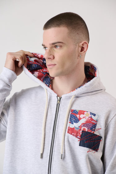 Felpa Zip Grigia con Taschino Patch e interno cappuccio in tessuto V2