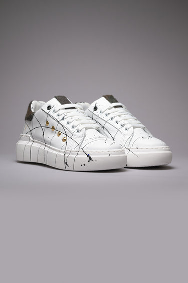 VEGA - Sneakers a suola alta retro Camouflage con borchie e schizzi di vernice