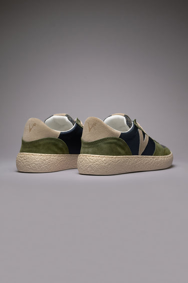 ATENA - Sneakers a suola bassa in pelle scamosciata Verde Militare con inserti in tessuto V2