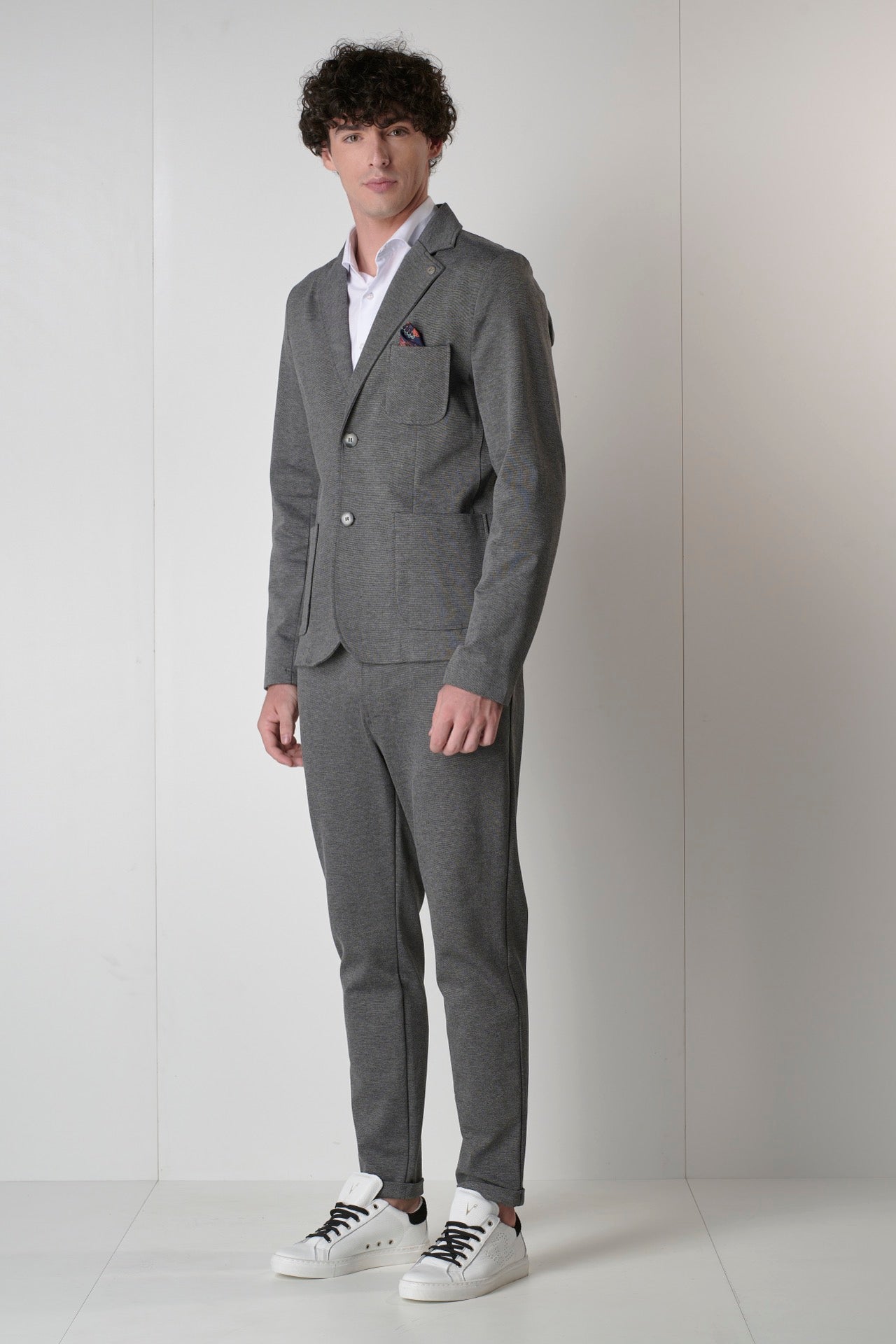 Gray tailored trousers with button