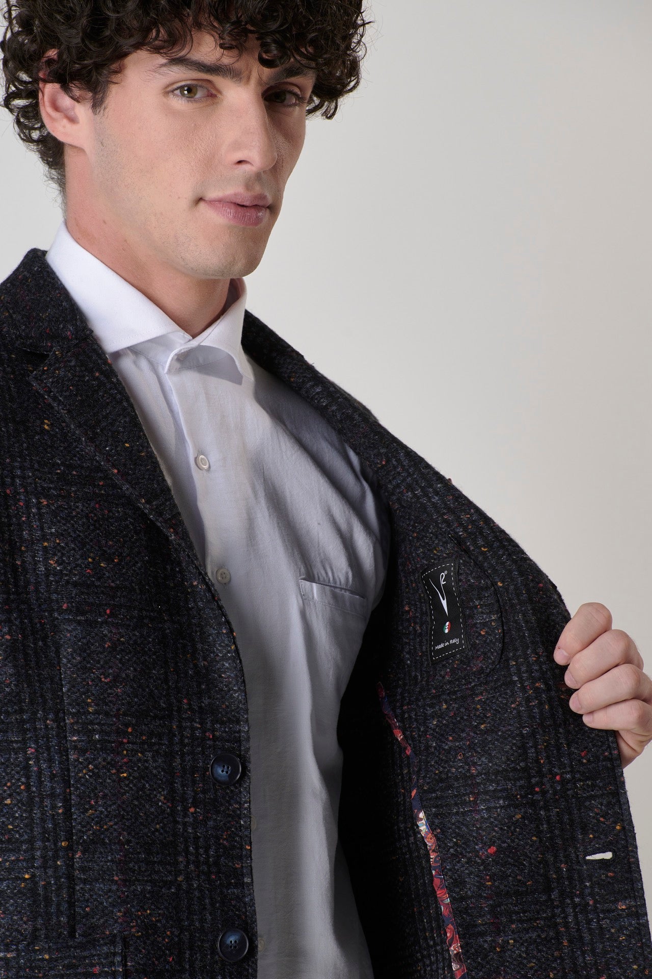 Tailored single-breasted jacket in blue Prince of Wales wool with V2 fabric pocket square