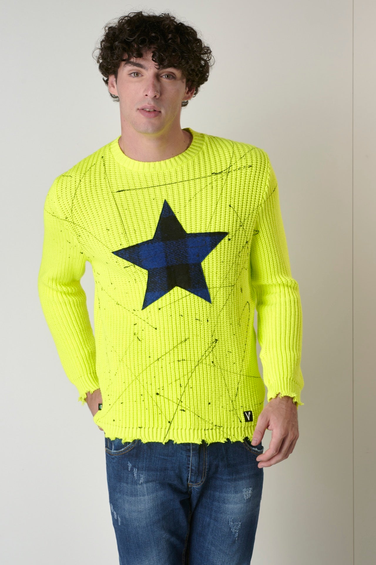 Fluo yellow ripped crew-neck sweater with star in V2 fabric and paint splashes