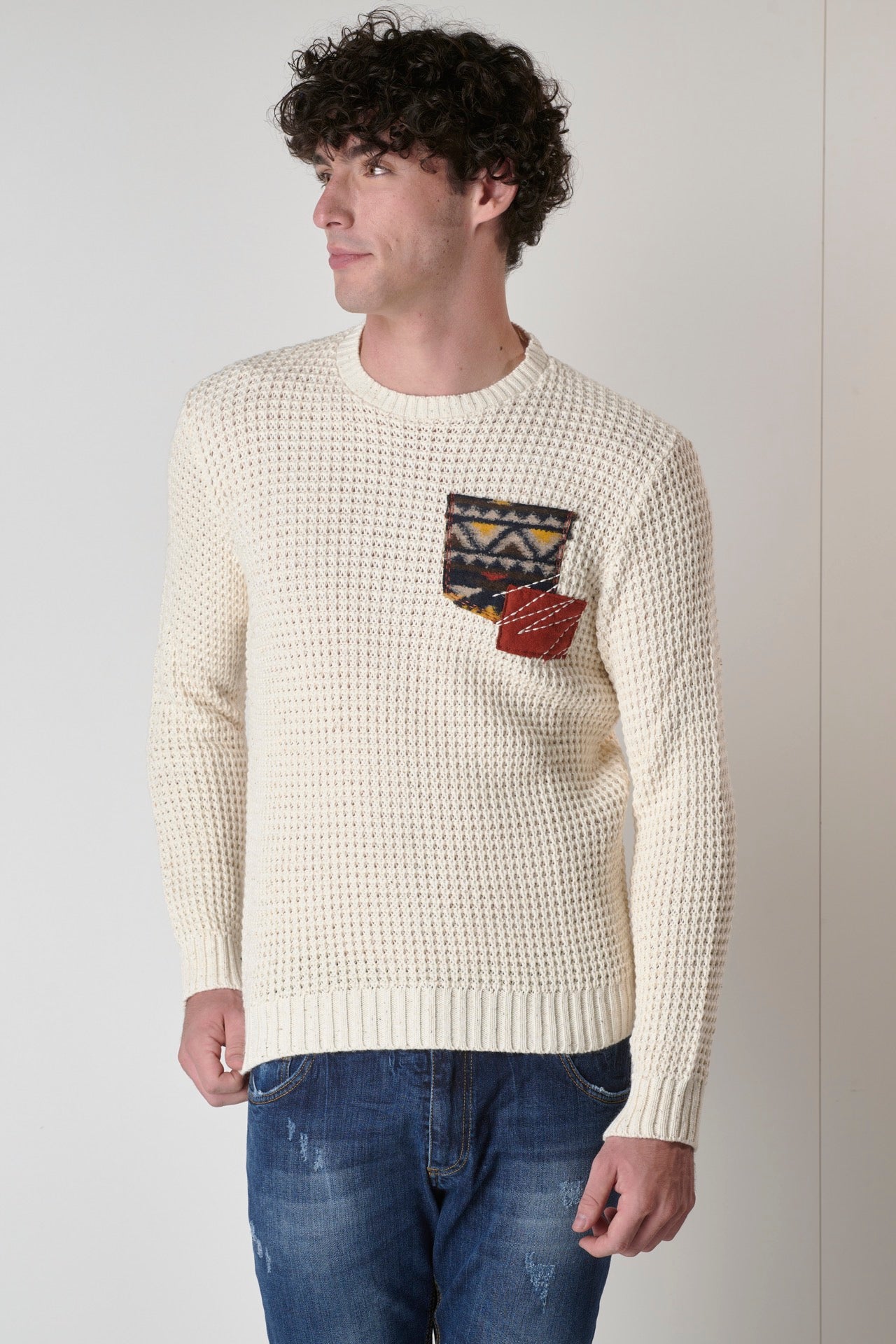 Pearly cream crew-neck sweater with embroidered patch in V2 fabric
