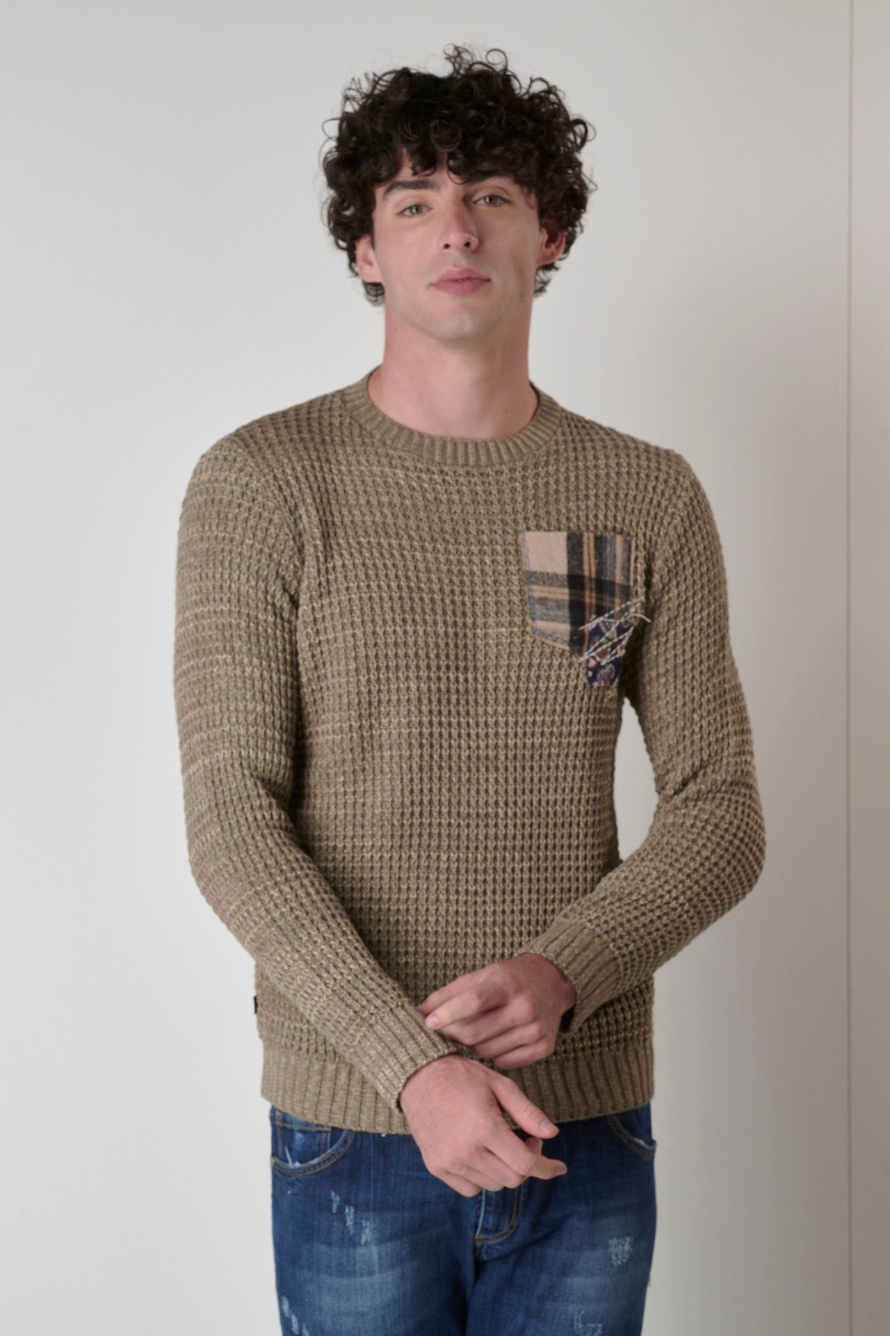 Moro pearly crewneck sweater with embroidered patch in V2 fabric