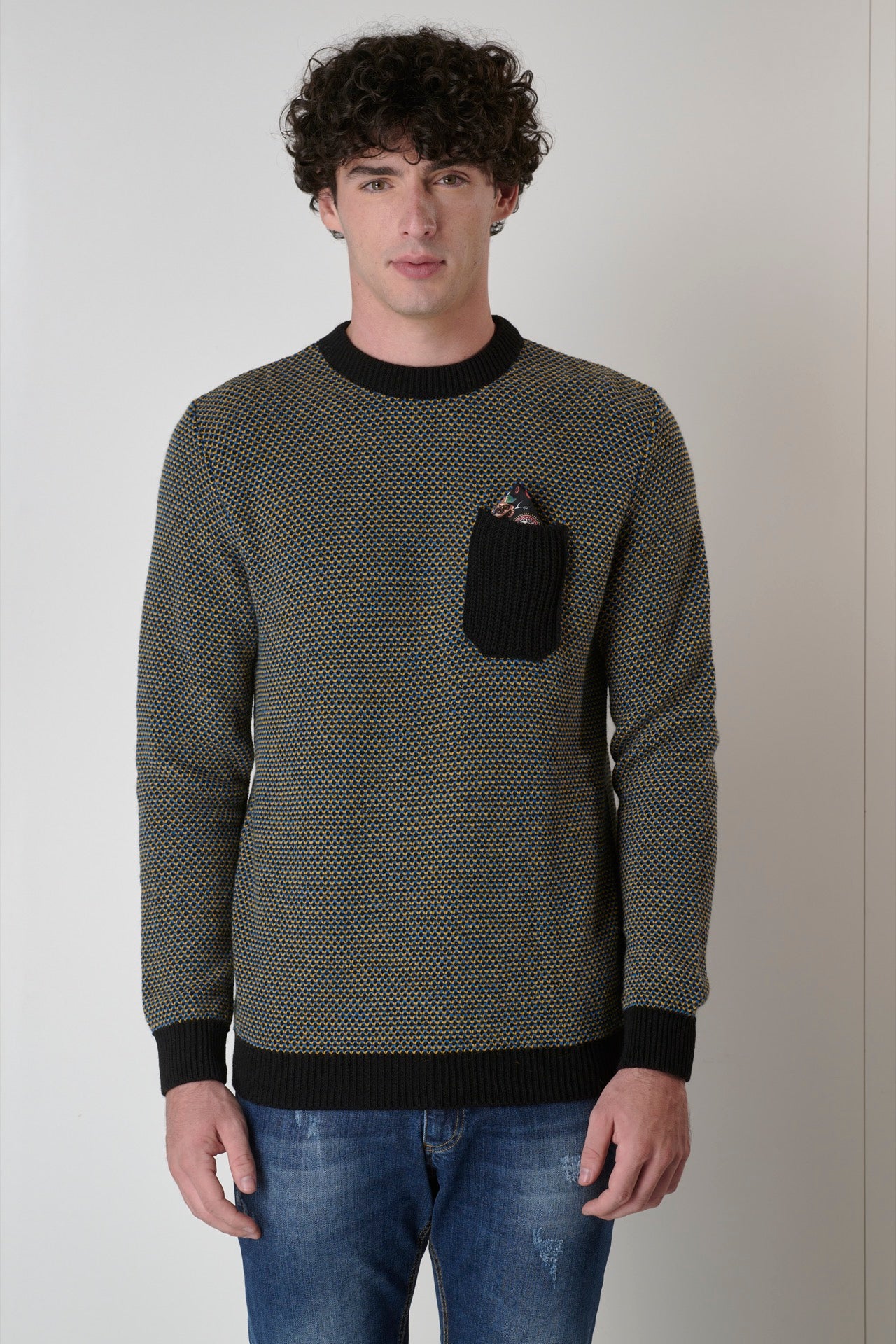 Piquet crew neck sweater in 3 black colors with pocket and clutch bag in V2 fabric