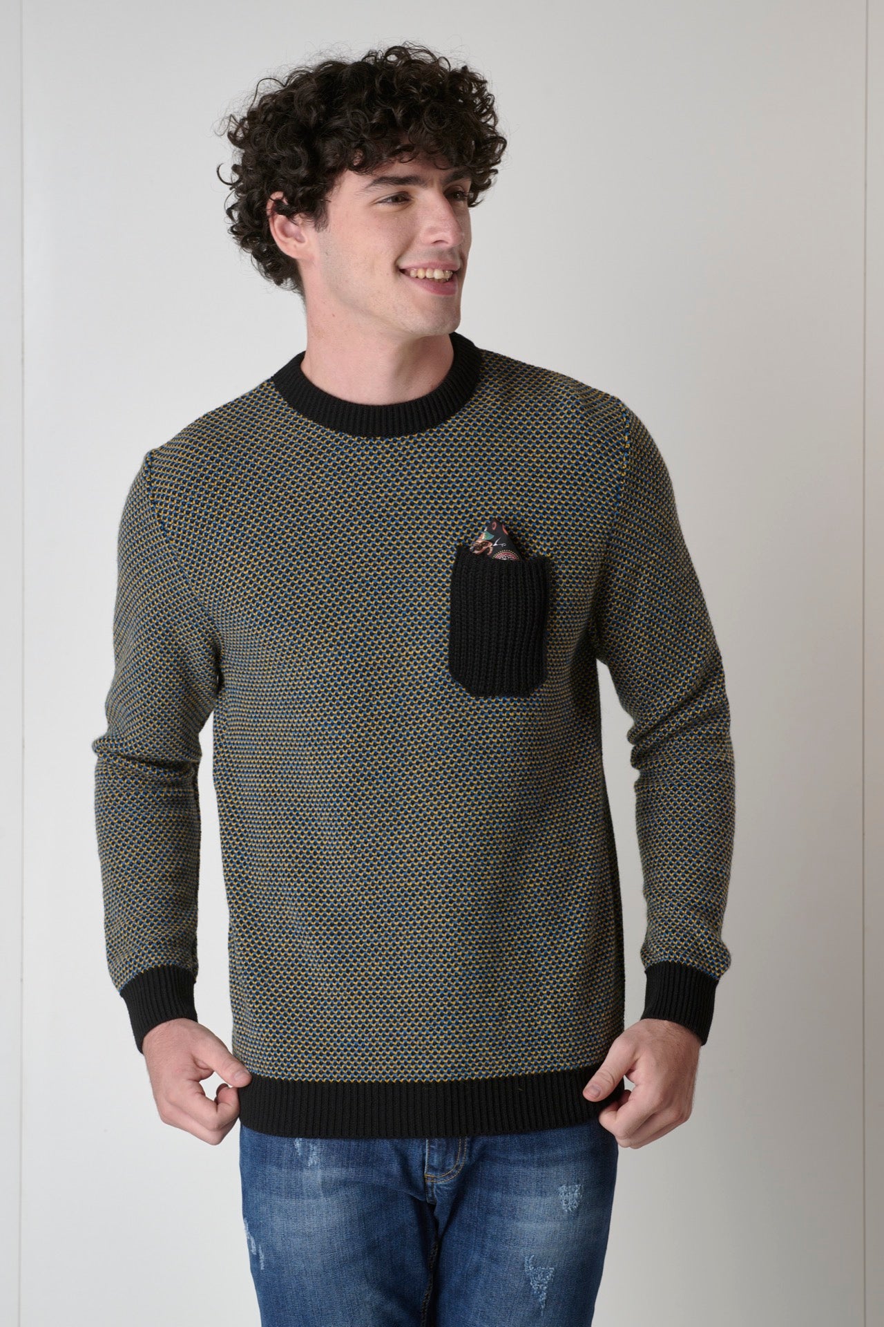 Piquet crew neck sweater in 3 black colors with pocket and clutch bag in V2 fabric