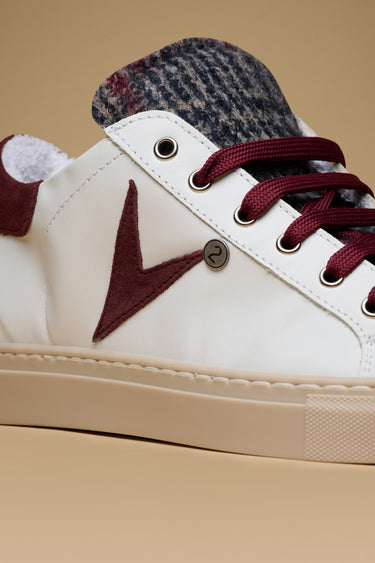 OLYMPIC - Low-top sneakers in retro white with suede burgundy inserts and fabric tongue