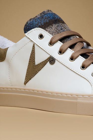 OLYMPIC - Low-top sneakers with a retro white sole and dove grey suede insert with a fabric tongue