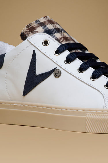 OLYMPIC - Sneakers a suola bassa Bianca retro e inserto scamosciato Blu con linguetta in tessuto