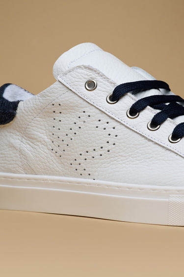 TENNIS - White low-sole sneakers with blue herringbone fabric back