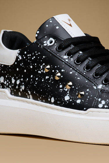 VEGAS - Sneakers a suola alta nera retro Bianco con borchie e schizzi di vernice