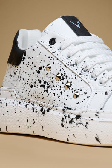 VEGAS - Retro high-sole sneakers Black with studs and paint splatters