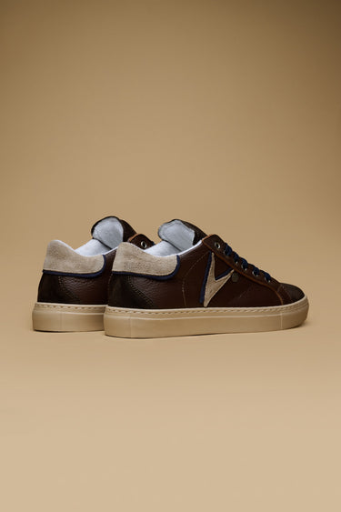 OLYMPIC V - Sneakers a suola bassa in pelle martellata Moro con inserto e retro Bicolor Blu e Sabbia