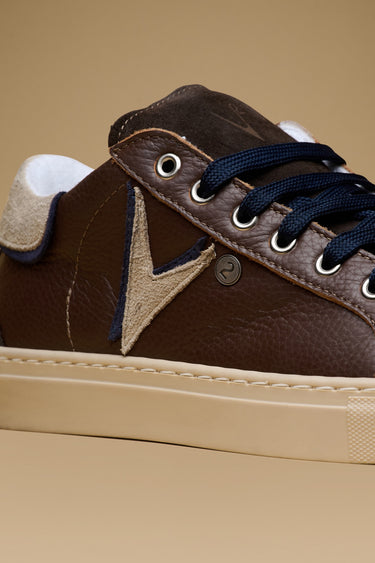 OLYMPIC V - Sneakers a suola bassa in pelle martellata Moro con inserto e retro Bicolor Blu e Sabbia