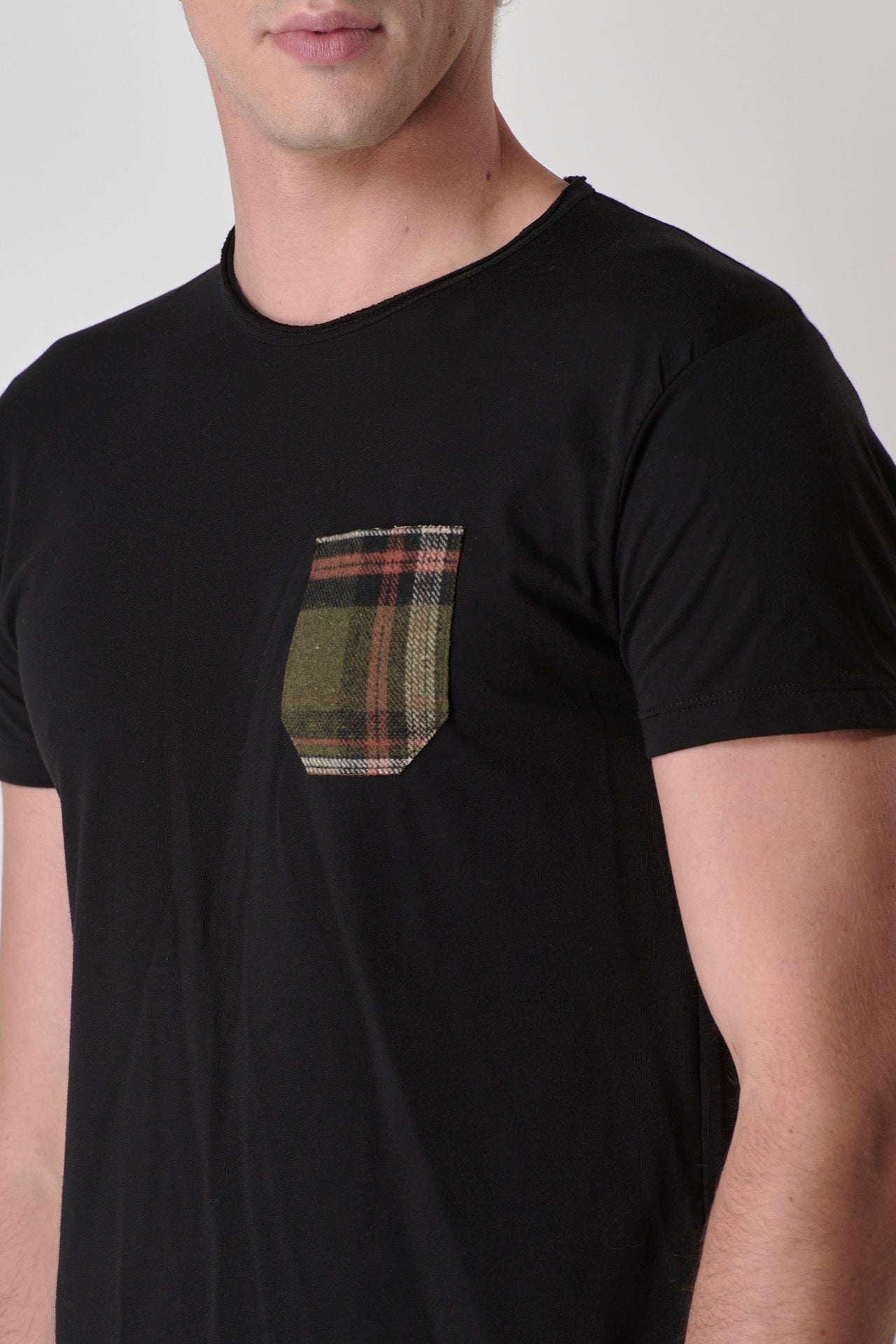 Black T-Shirt with pocket in V2 fabric