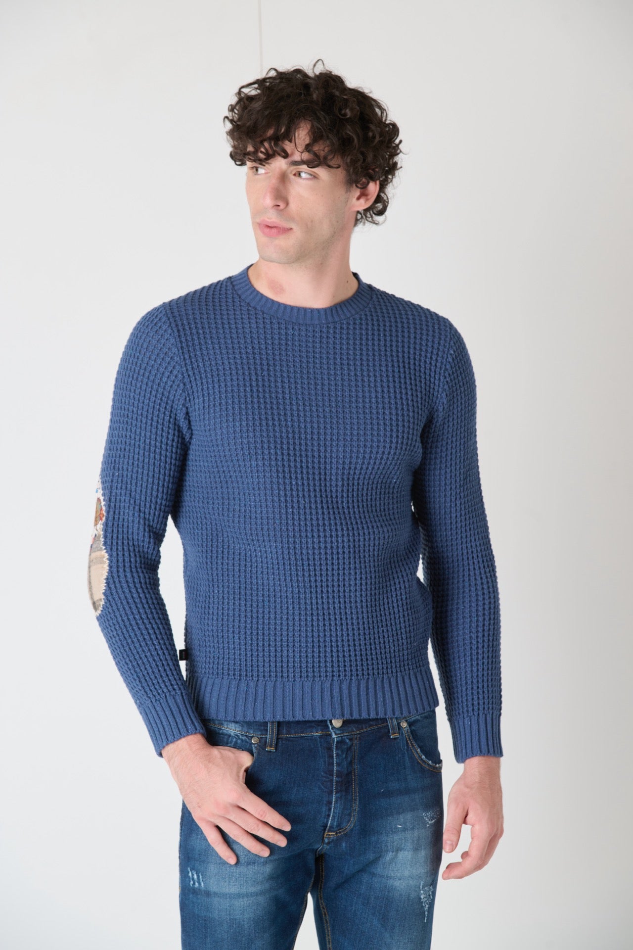 Maglione Girocollo Perlato Jeans con Toppe Ricamate in Tessuto V2