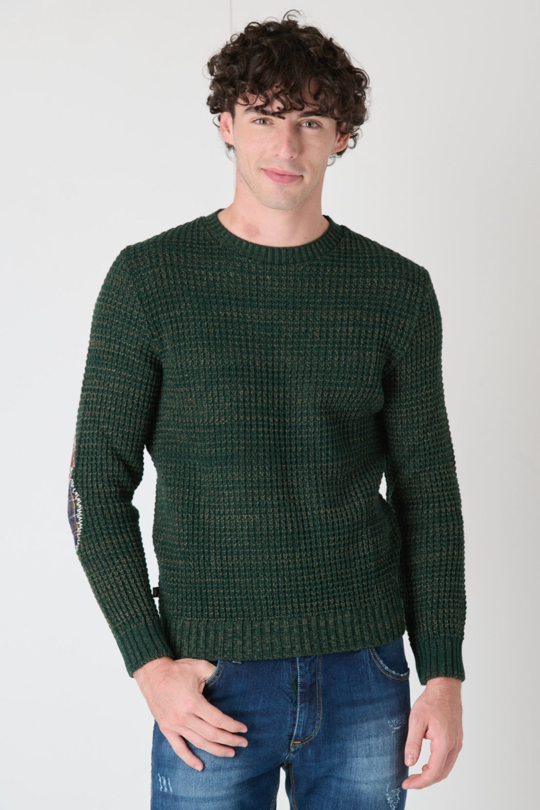 Maglione Girocollo Perlato Verde con Toppe Ricamate in Tessuto V2