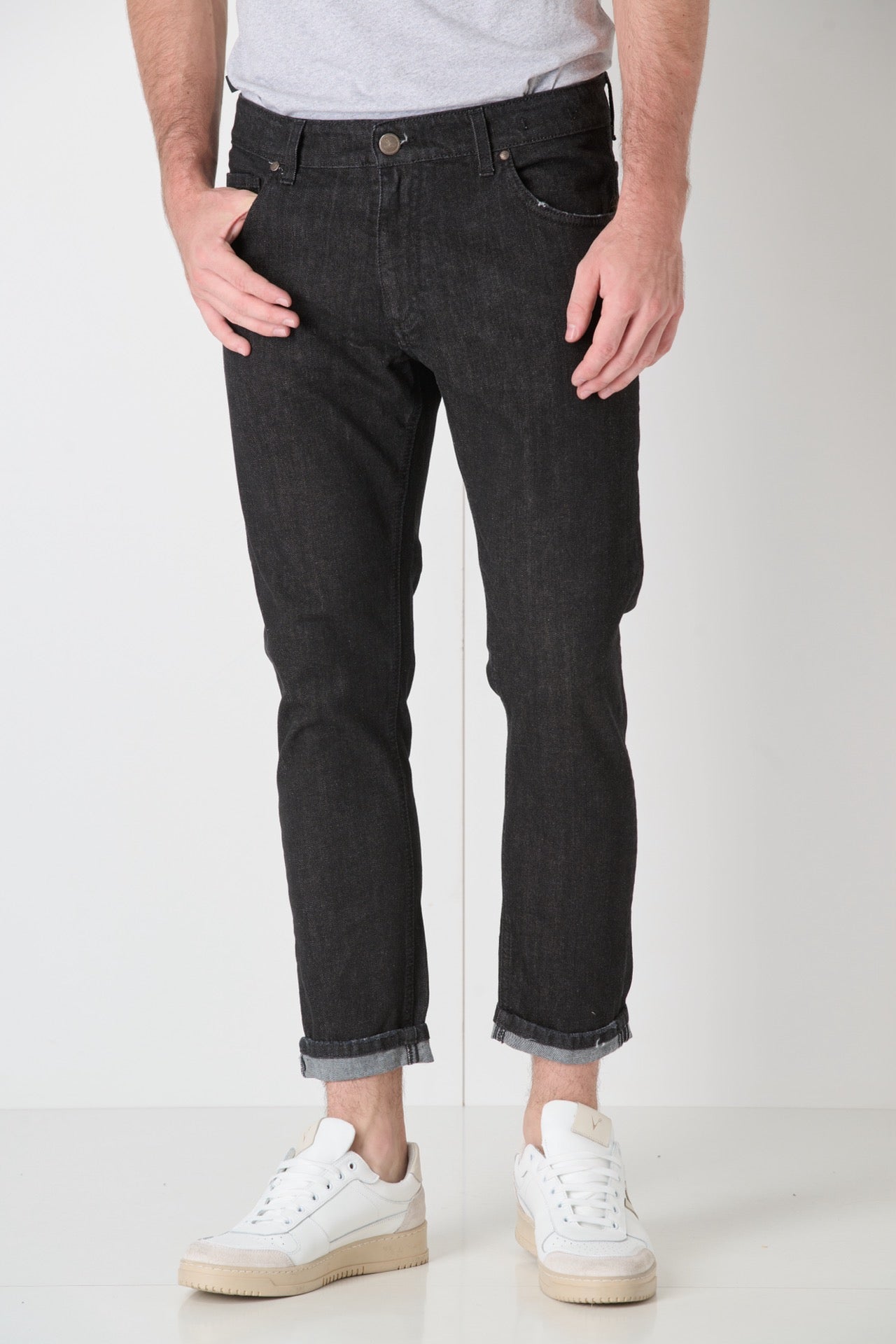 NEW YORK - Slim Fit Jeans - Black with Fabric Pocket V2