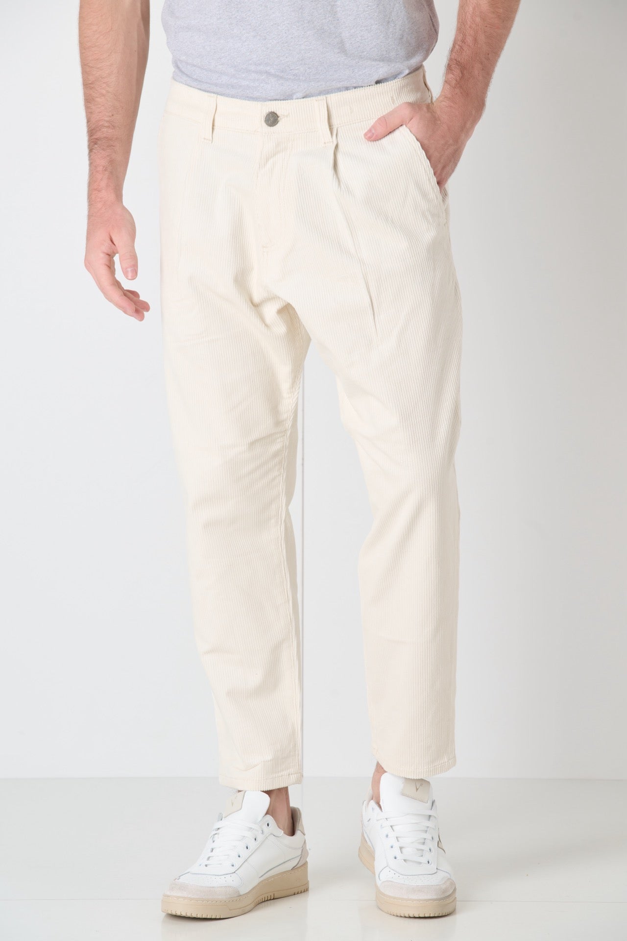 VIENNA - Cream Velvet Chino with Pleats