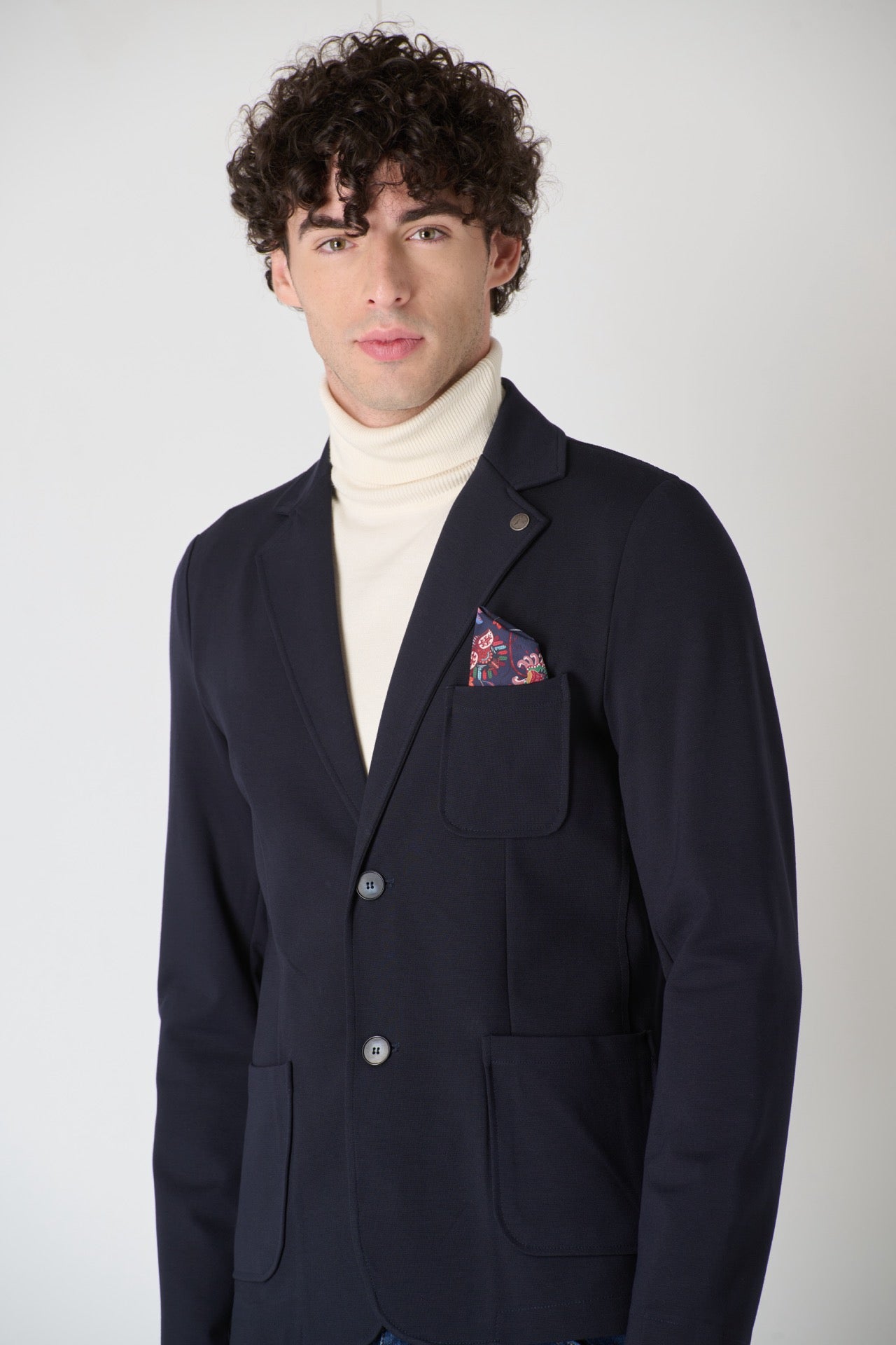 Tailored single-breasted jacket in Moro Prince of Wales wool with V2 fabric pocket square