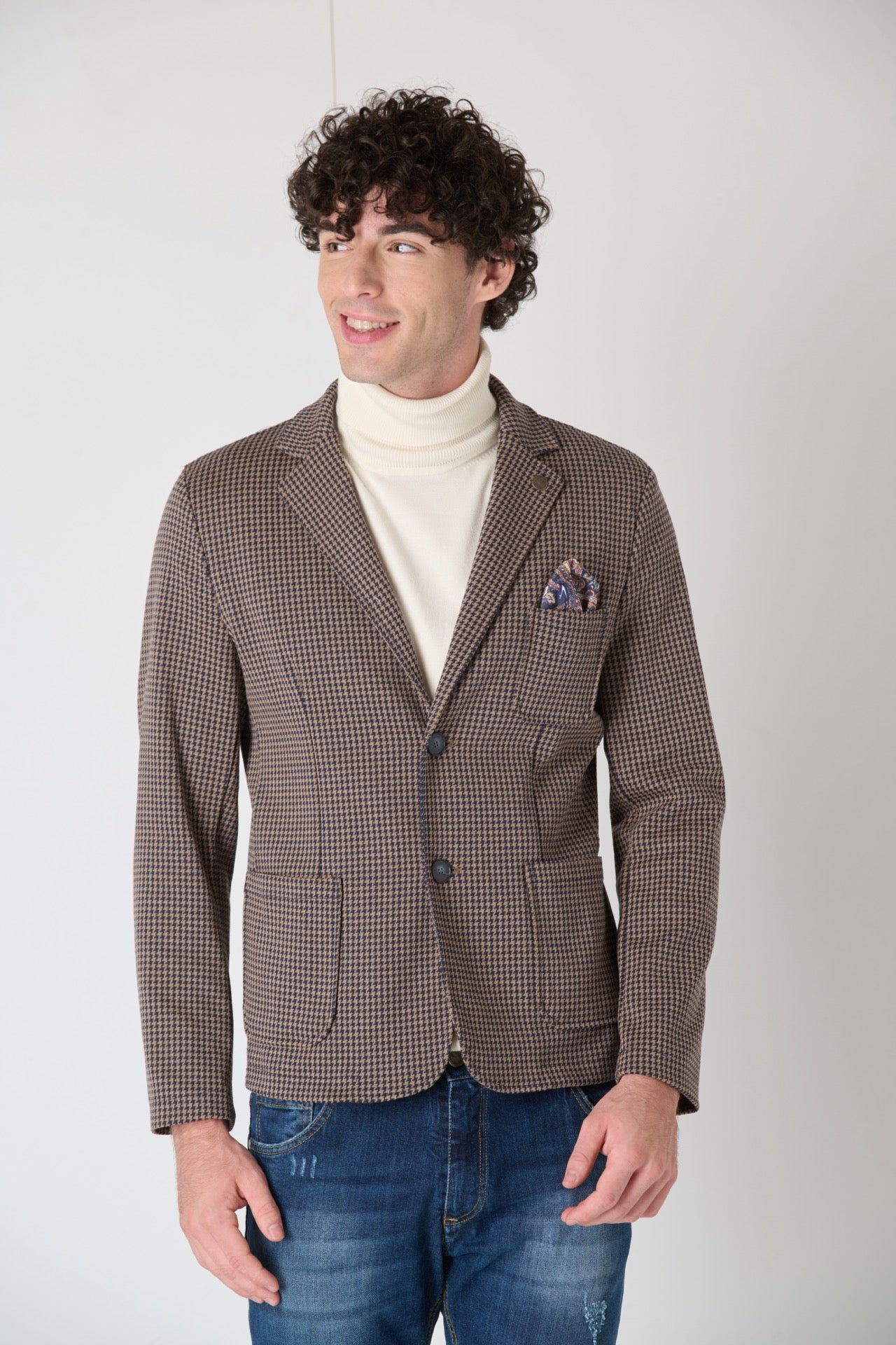 Tailored single-breasted jacket in Moro Prince of Wales wool with V2 fabric pocket square