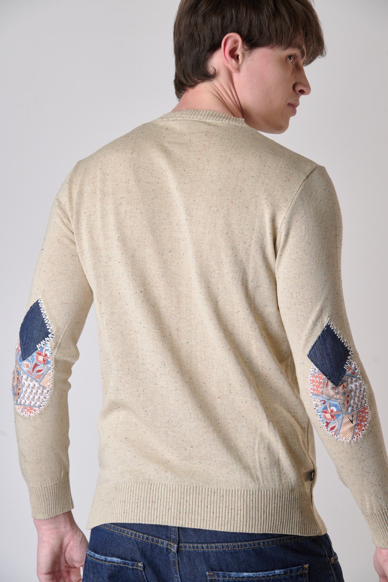 Sand Tweed sweater with embroidered patches in V2 fabric