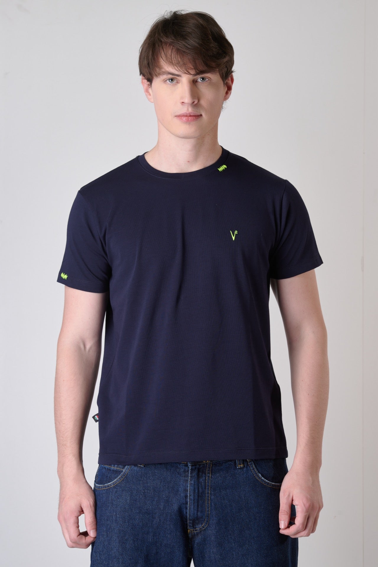 T-Shirt Blu con contrasti fluo e ricamo V2