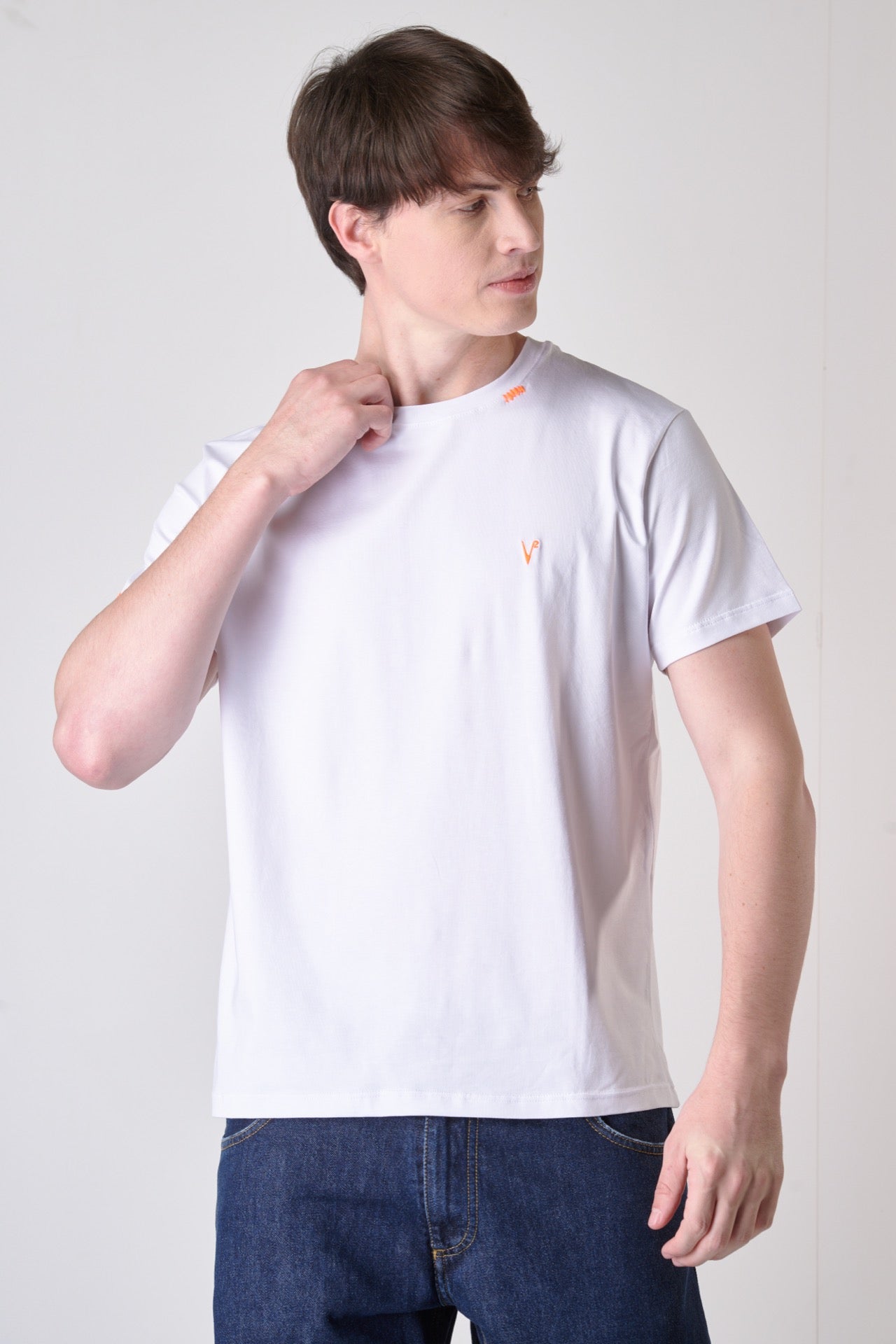 White T-Shirt with fluorescent contrasts and V2 embroidery