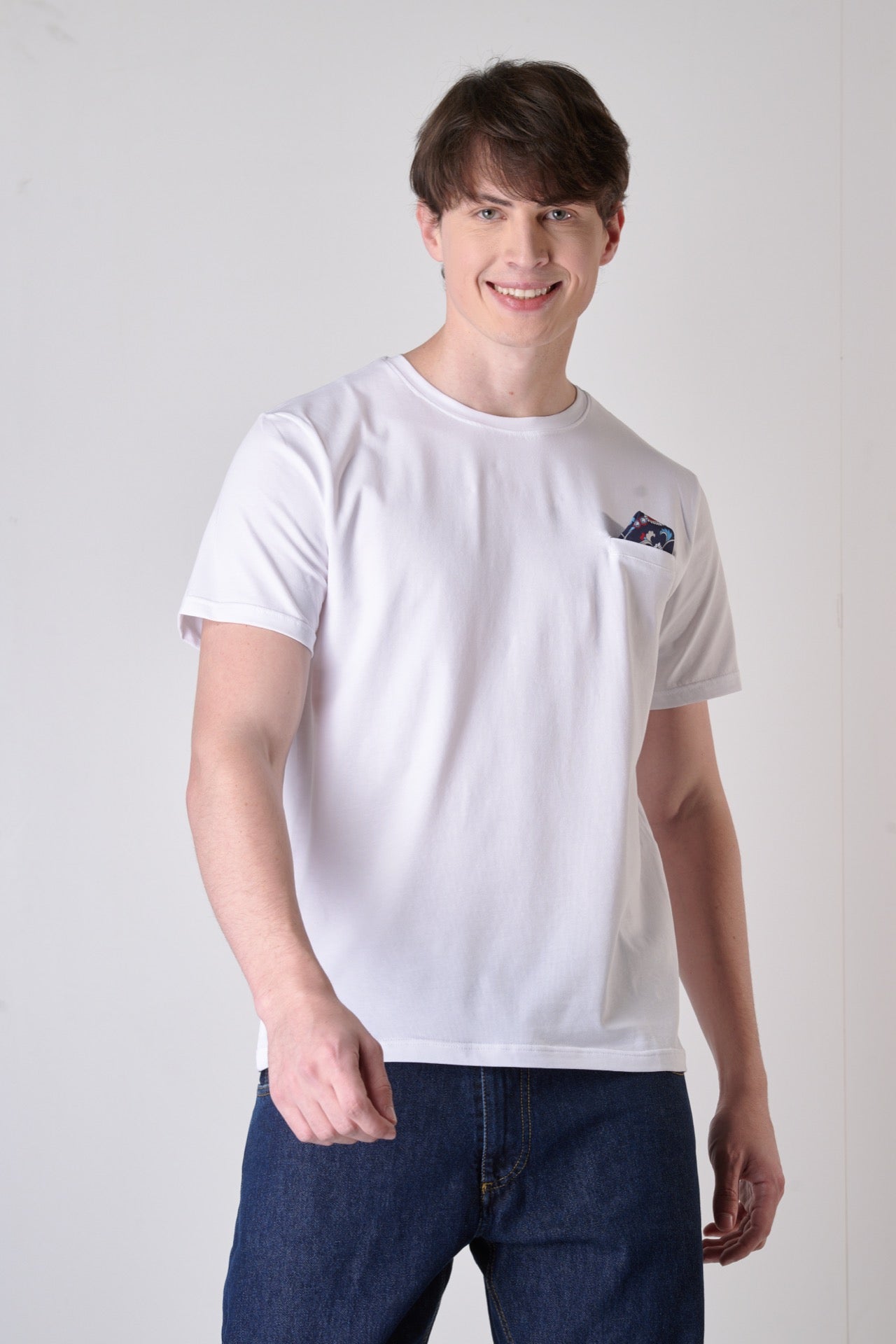 T-Shirt Bianca con interni e pochette in tessuto V2