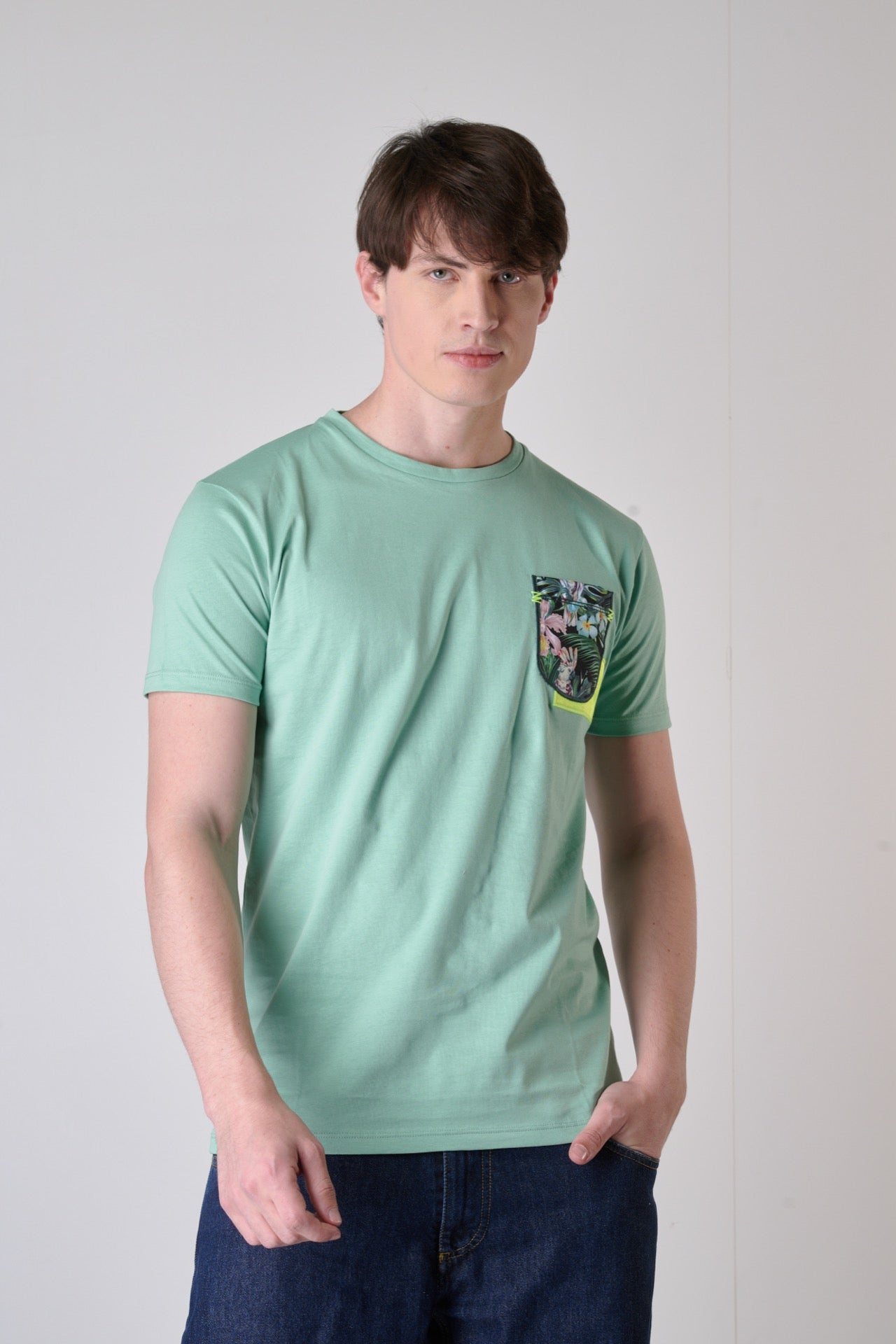 T-Shirt Verde Menta con taschino e inserto in tessuto V2