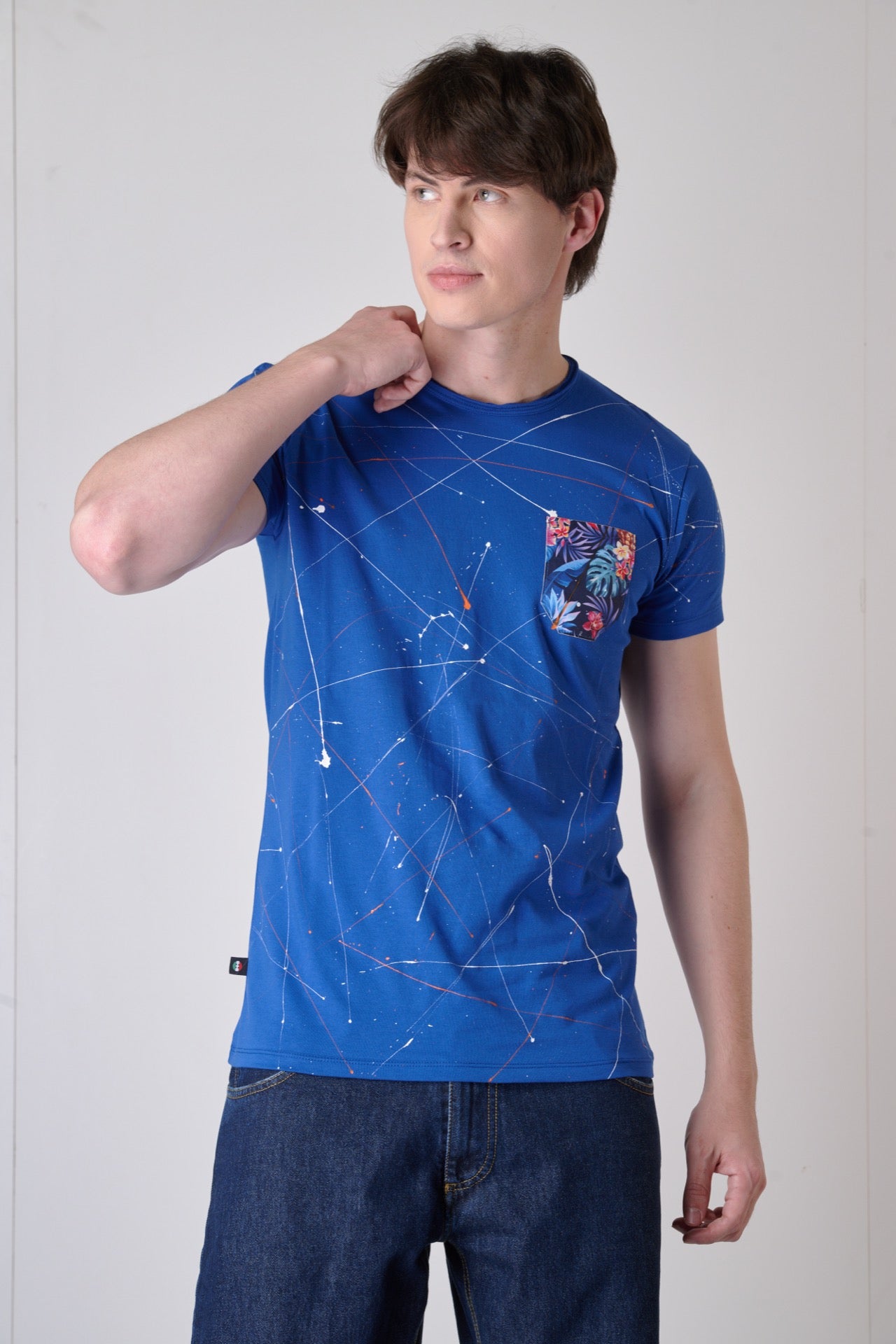 T-Shirt Blu Royal con Taschino in tessuto V2 e schizzi di vernice