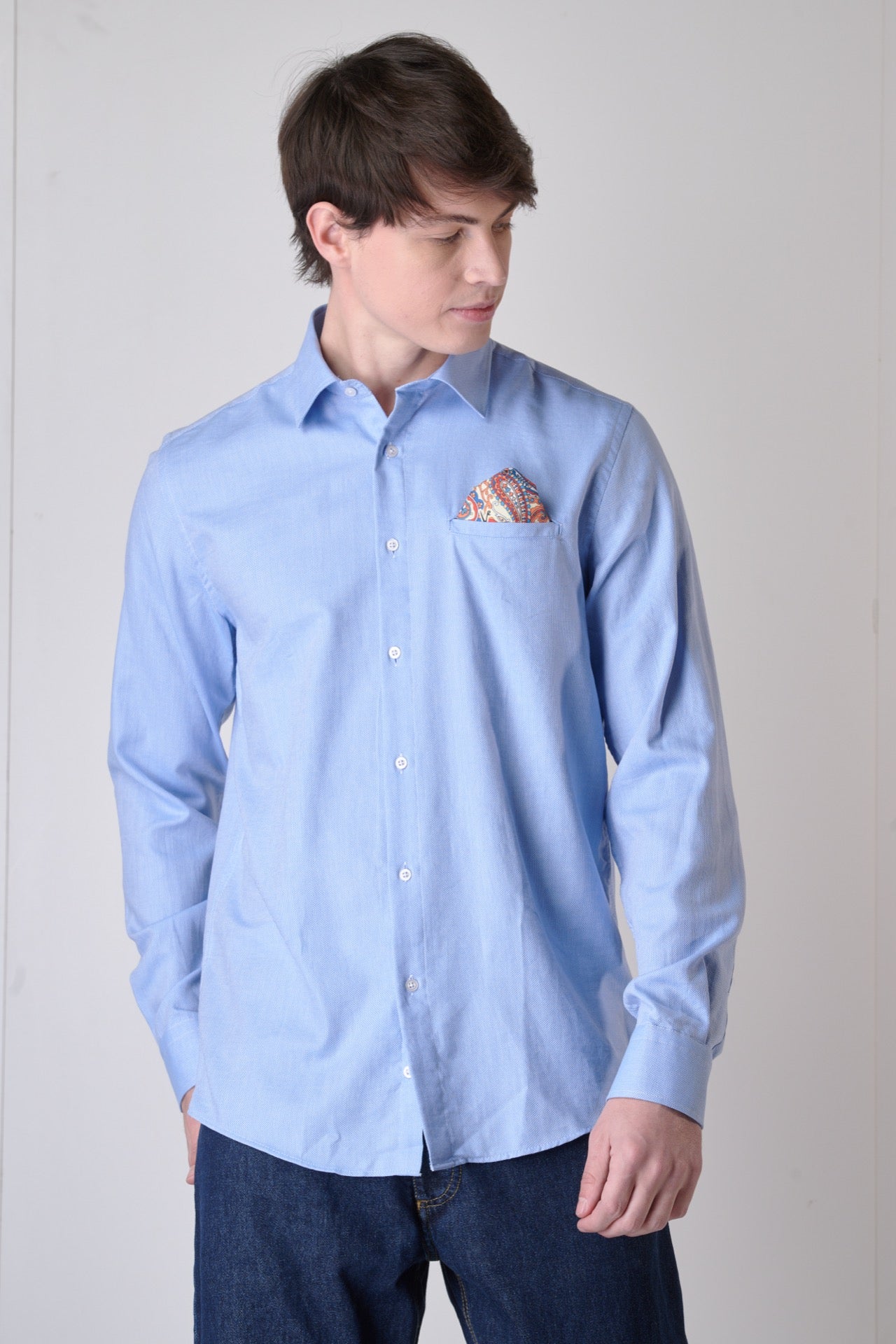 Light blue shirt with pocket square and interior in V2 fabric