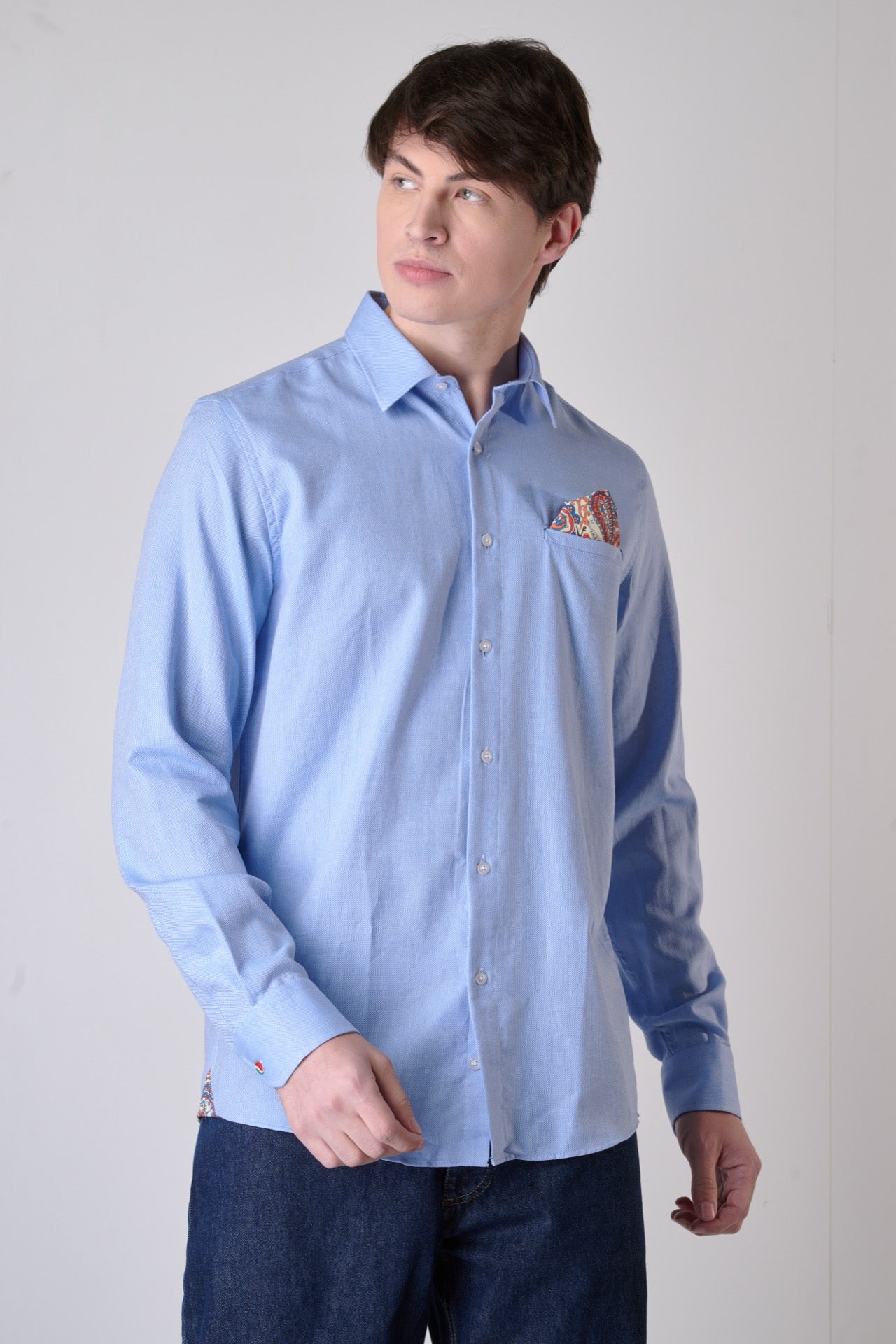 Light blue shirt with pocket square and interior in V2 fabric