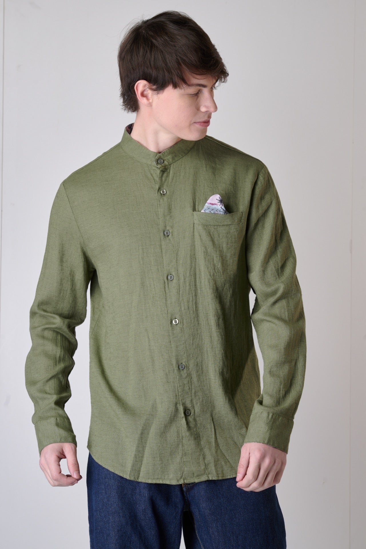 Camicia Sartoriale Coreana in Lino Verde Militare con Pochette, interni e Polsini in tessuto V2