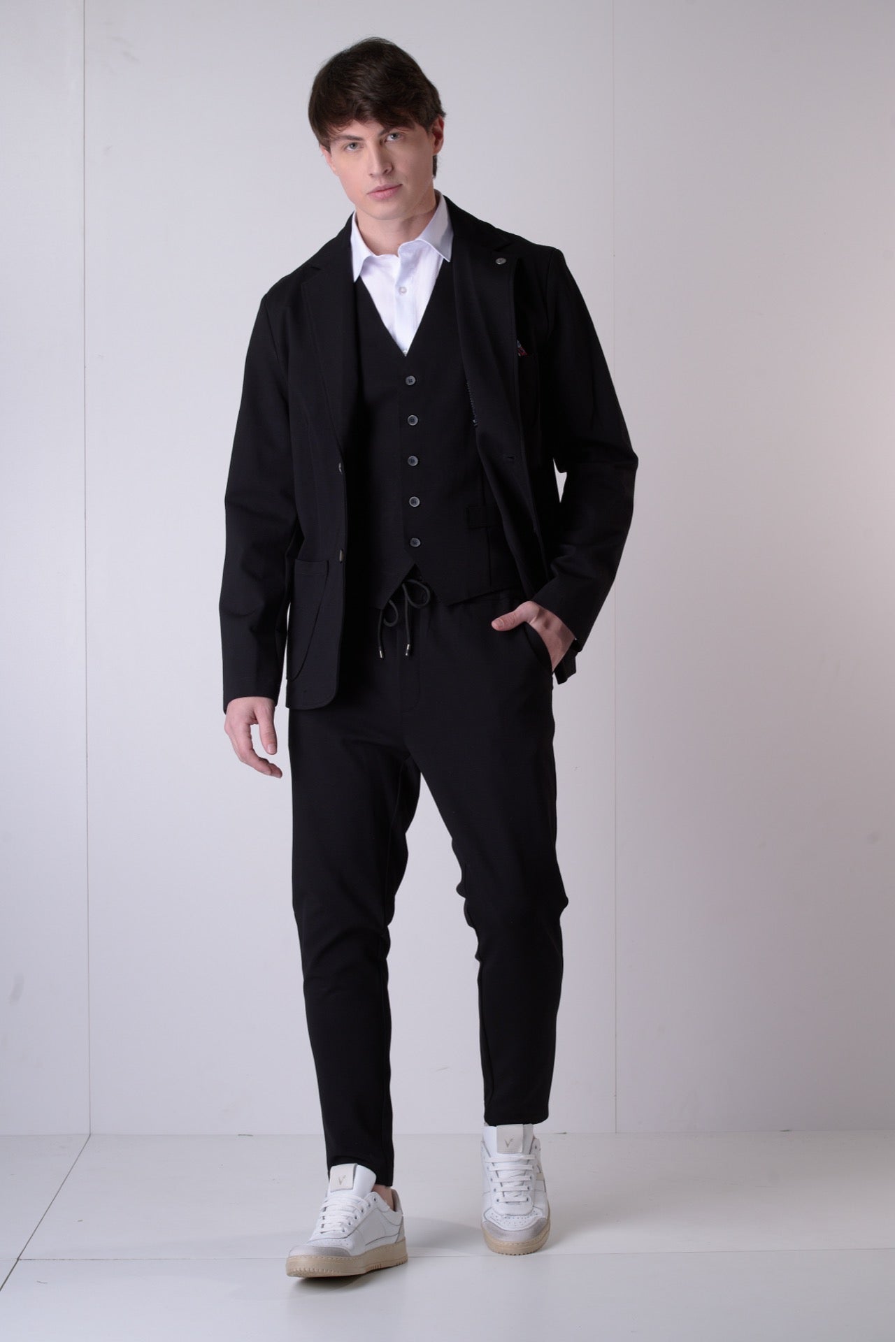 Black tailored trousers with elastic and V2 fabric interior