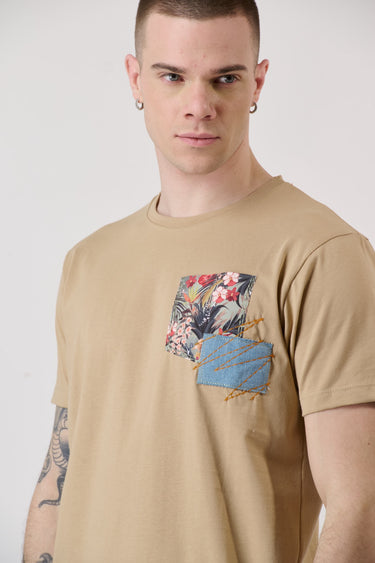 T-Shirt Sabbia con Taschino e Patch ricamato in tessuto V2