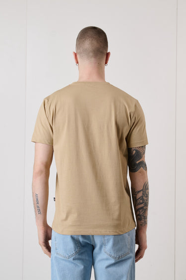 T-Shirt Sabbia con Taschino e Patch ricamato in tessuto V2