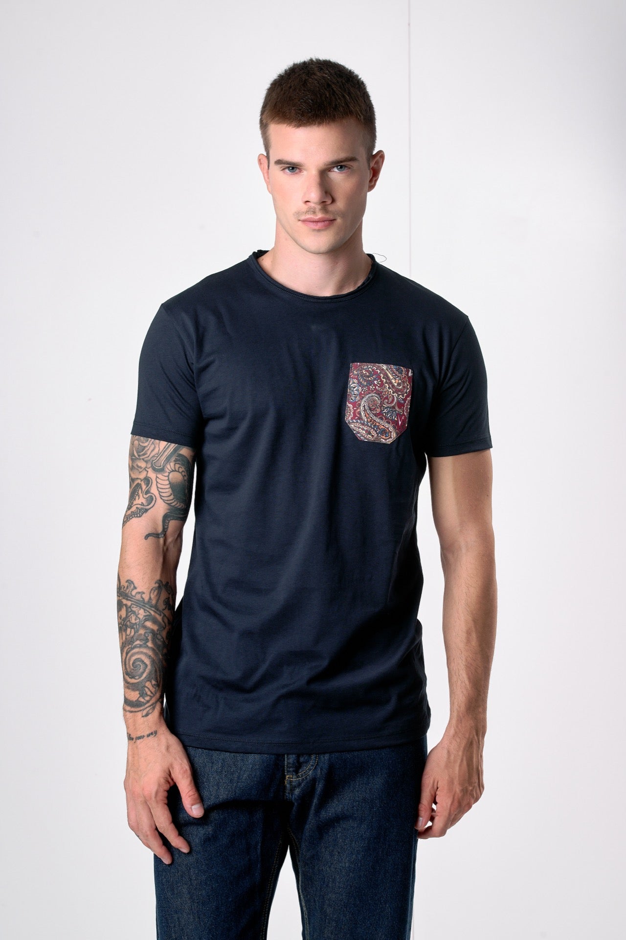 T-Shirt Blu con Taschino in tessuto V2