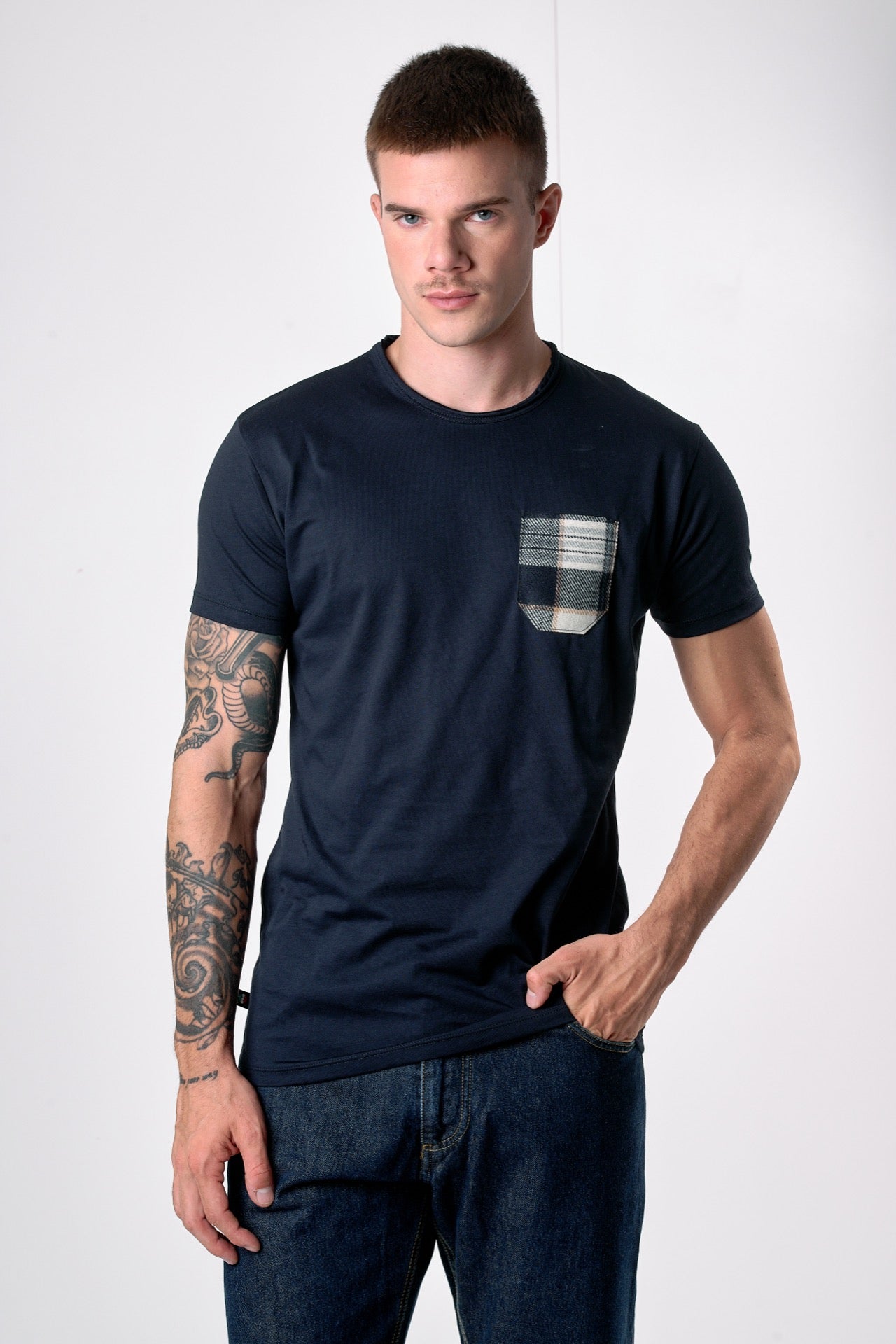 T-Shirt Blu con Taschino in tessuto V2