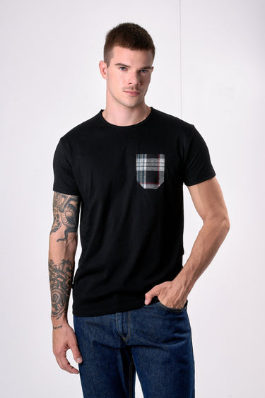 T-Shirt Nera con Taschino in tessuto V2