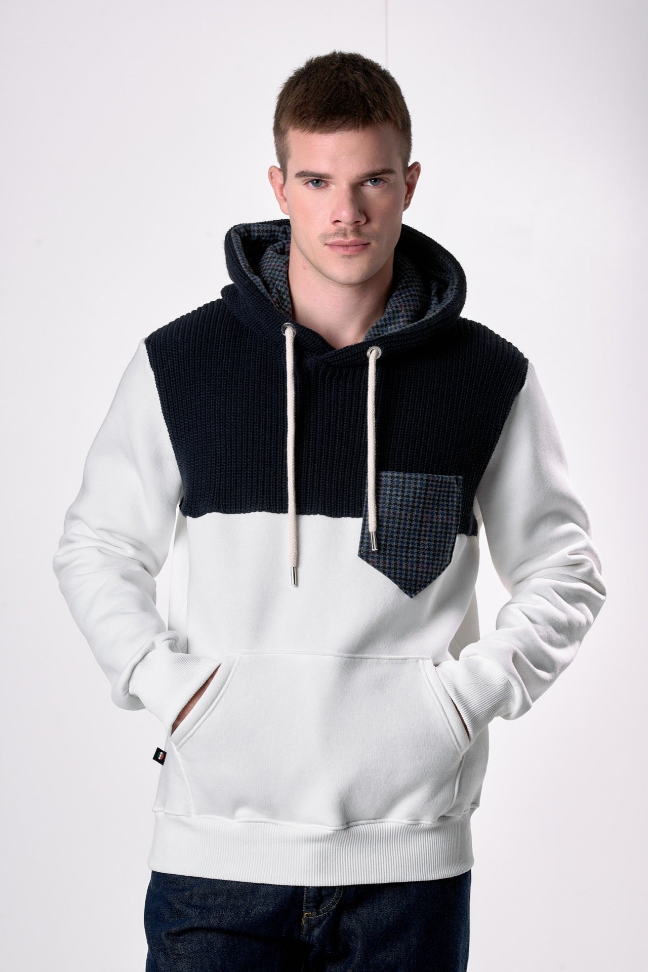 Felpa Cappuccio Panna con intarsio in maglieria e dettagli in tessuto V2