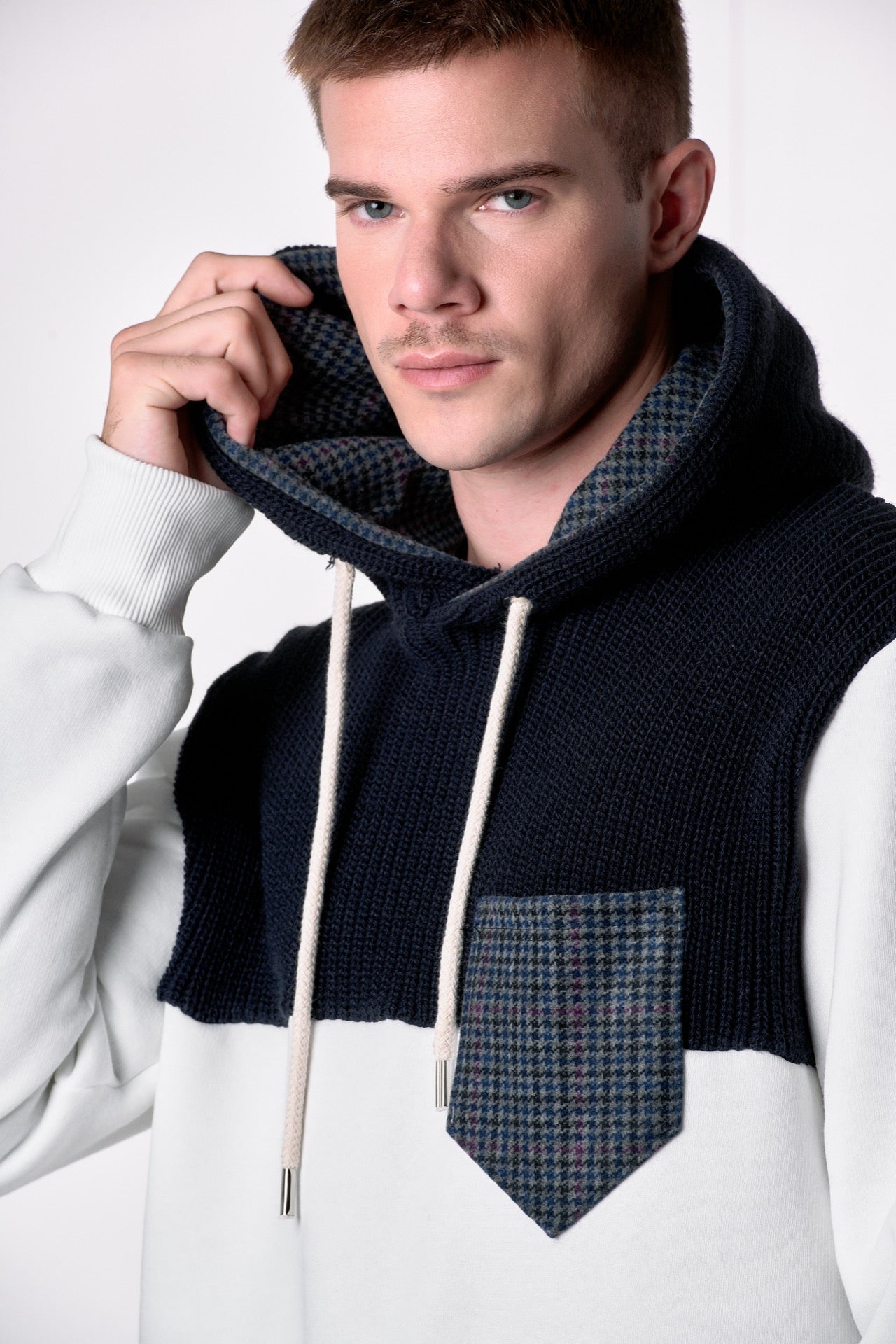 Felpa Cappuccio Panna con intarsio in maglieria e dettagli in tessuto V2