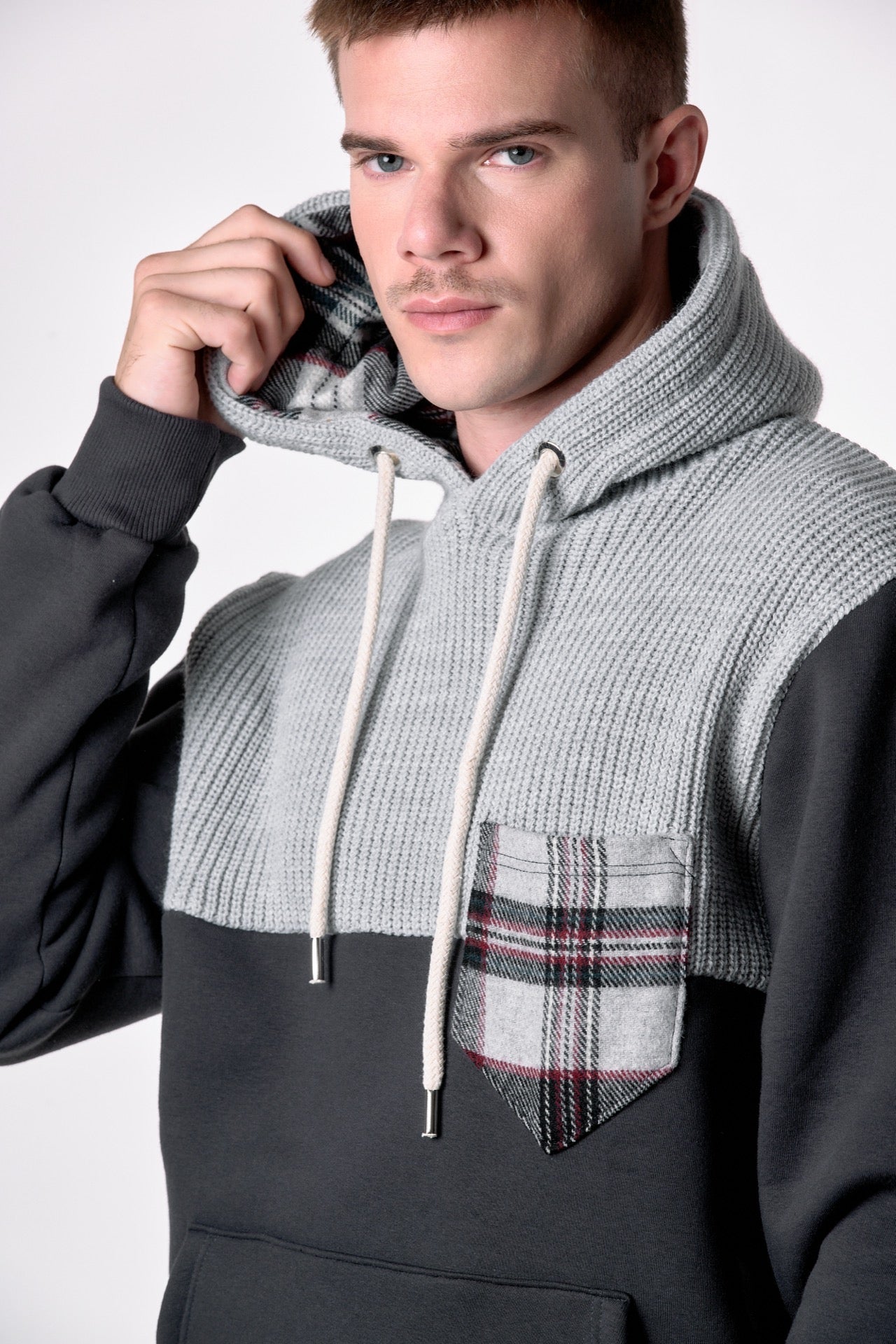 Felpa Cappuccio Piombo con intarsio in maglieria e dettagli in tessuto V2