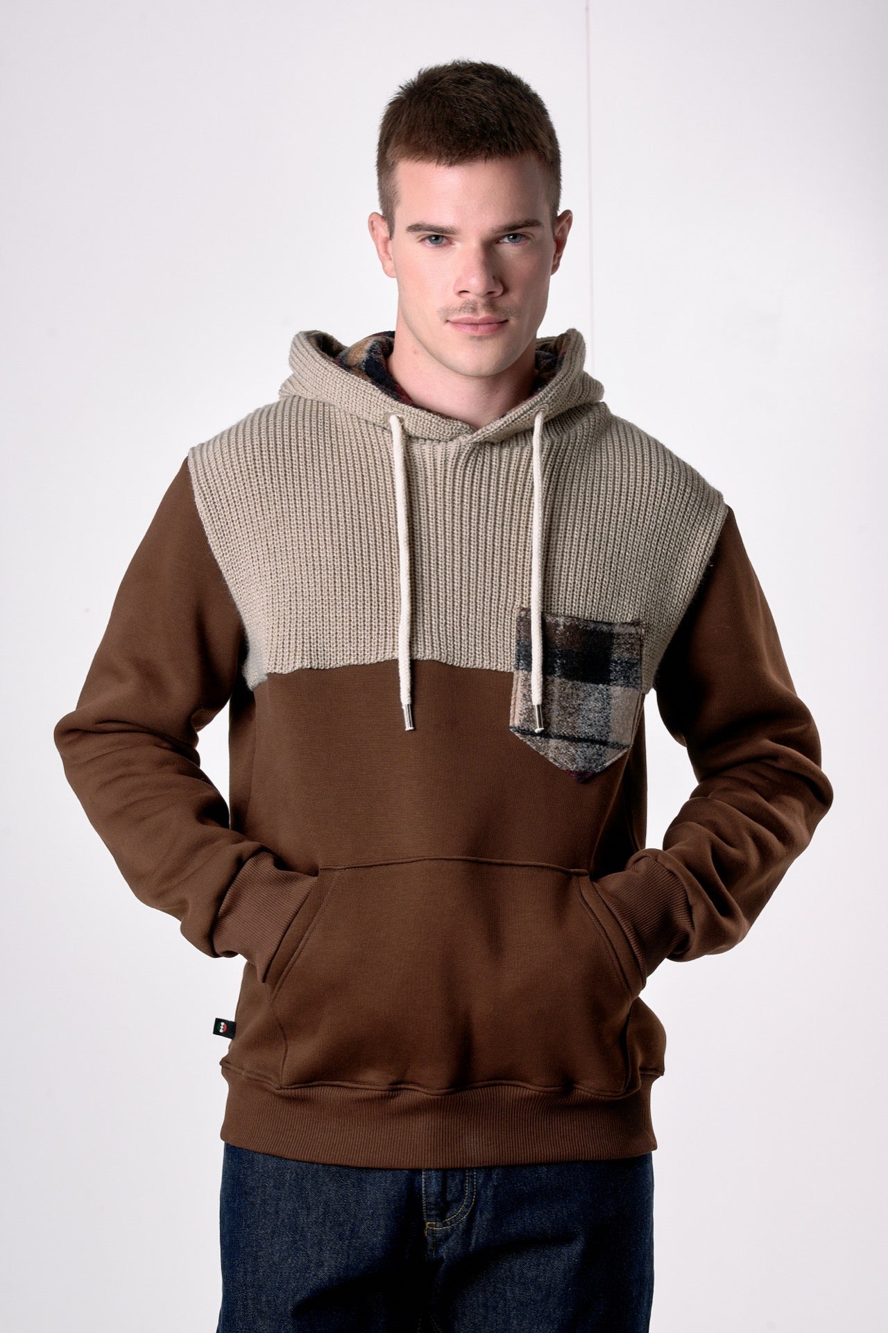 Felpa Cappuccio Moro con intarsio in maglieria e dettagli in tessuto V2