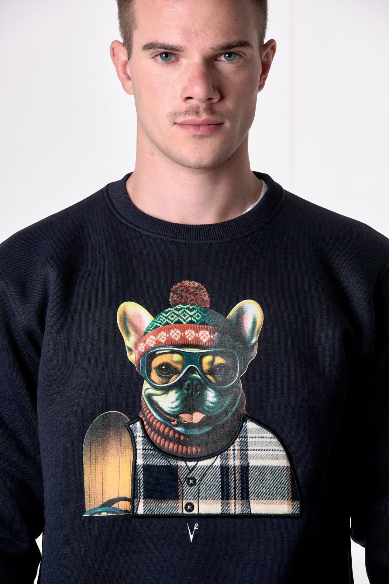 Felpa Girocollo Blu con stampa Bulldog e ricamo in tessuto V2