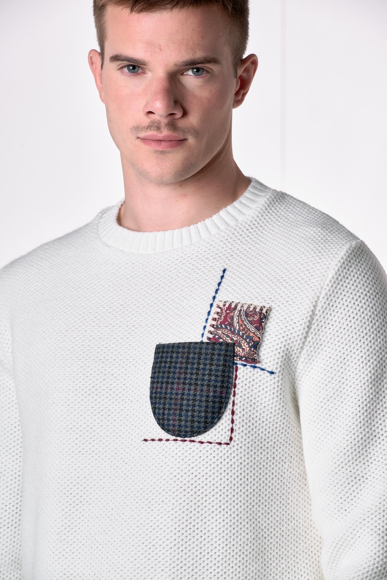 Maglione Girocollo occhio di pernice Panna con Taschino Patchwork Ricamato con Tessuti V2