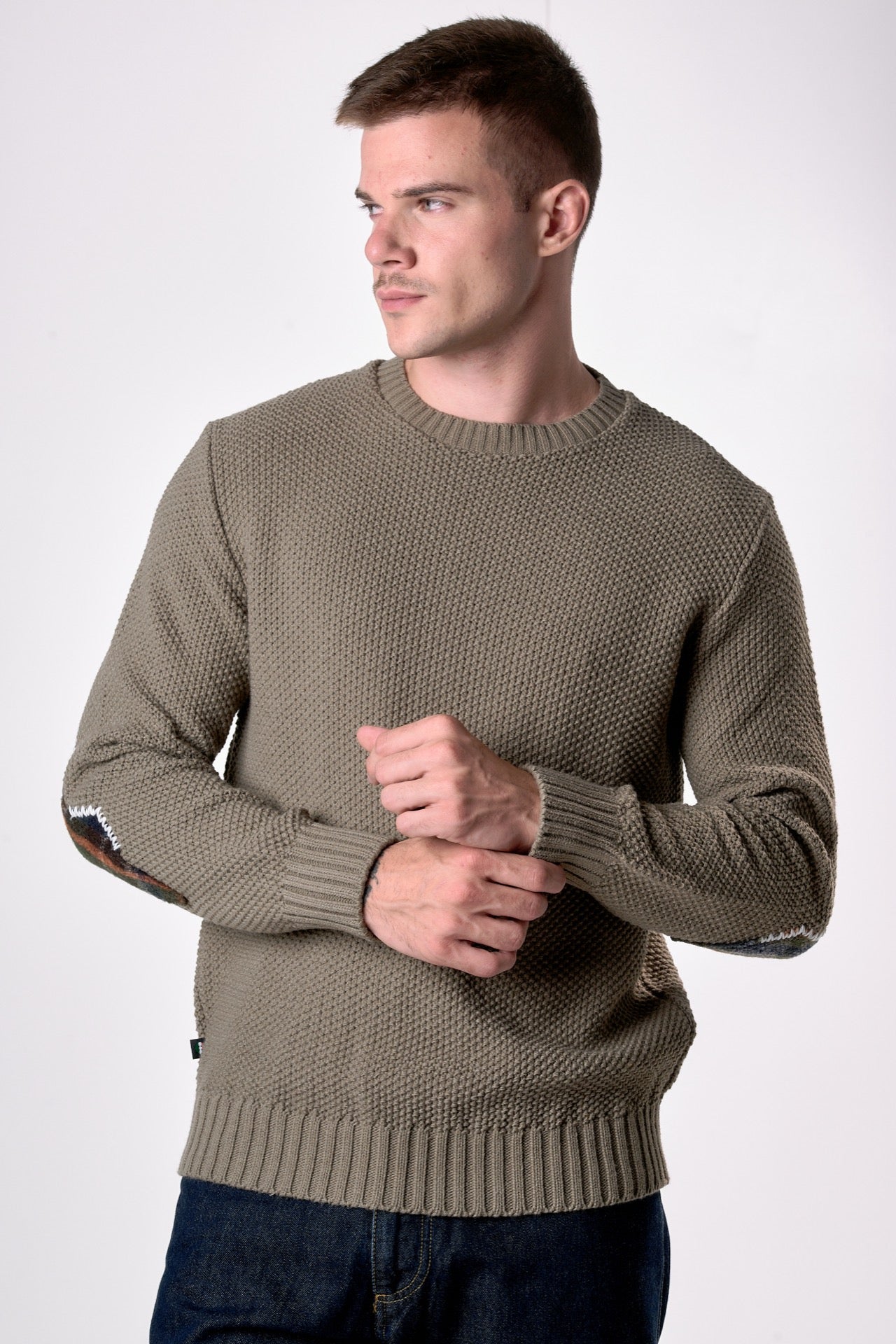 Maglione Girocollo punto riso Tortora con Toppe Patchwork Ricamate con Tessuti V2