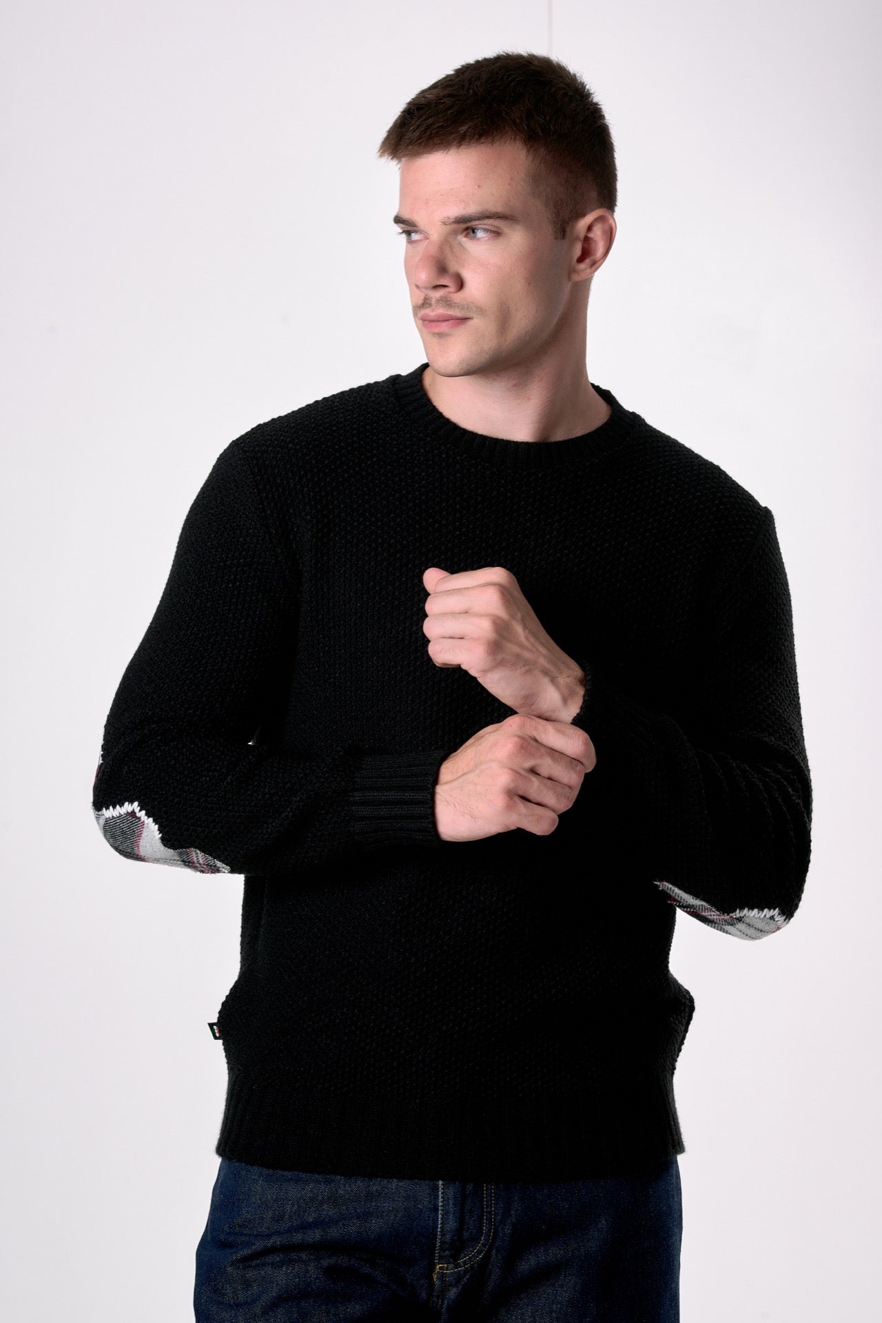 Maglione Girocollo punto riso Nero con Toppe Patchwork Ricamate con Tessuti V2