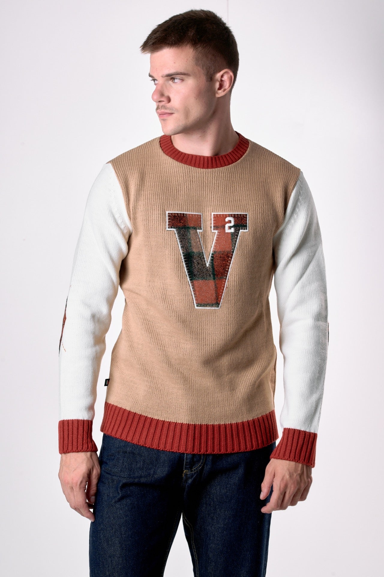 Maglione Girocollo College con V e Toppe ricamate in tessuto V2