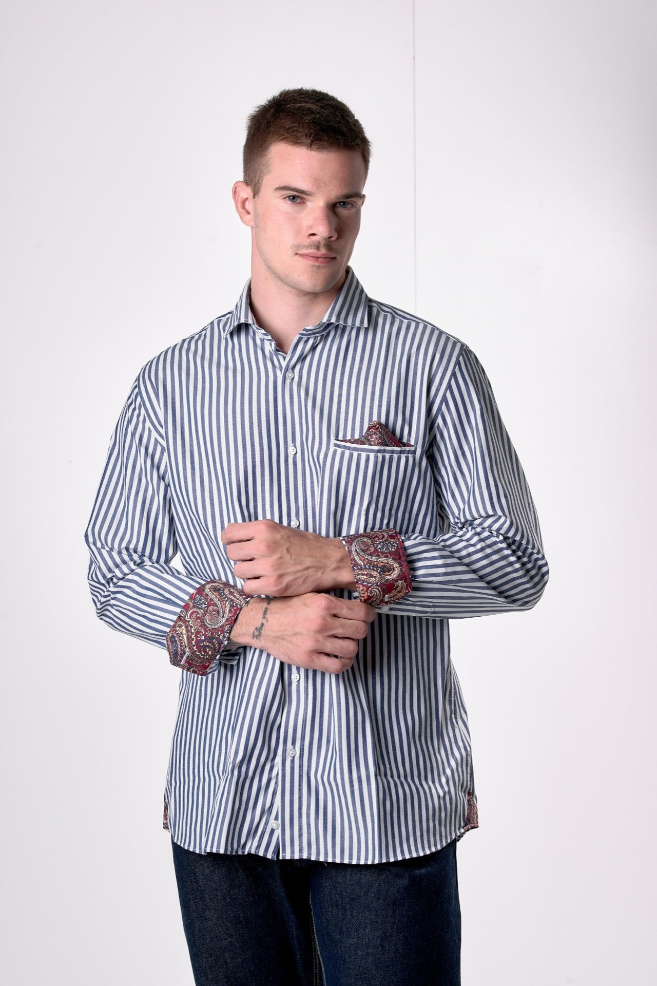 Camicia a righe Blu con pochette e dettagli in tessuto V2